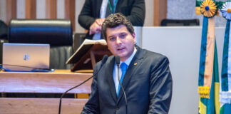 Deputado Eduardo Pedrosa lidera debate sobre reajuste nas passagens do Entorno para o DF