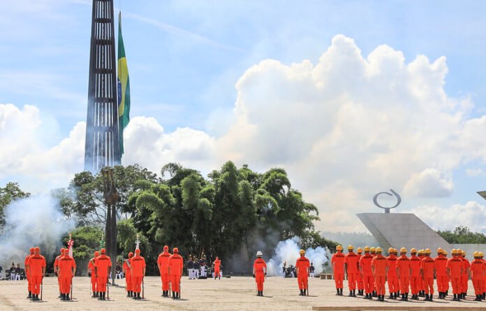 Primeira Troca da Bandeira abre cerimônias cívicas de 2024 brasilia
