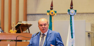 Governador anuncia nomeação de 75 AVAs e investimento de R$ 3 bi para o DF