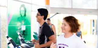 Família que treina junto: Sesc libera musculação gratuita