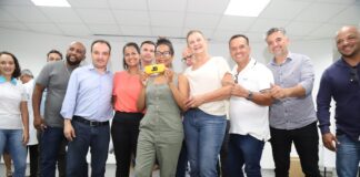 Dra. Zeli entrega 112 óculos de grau em Valparaíso, frutos do programa Deputados Aqui