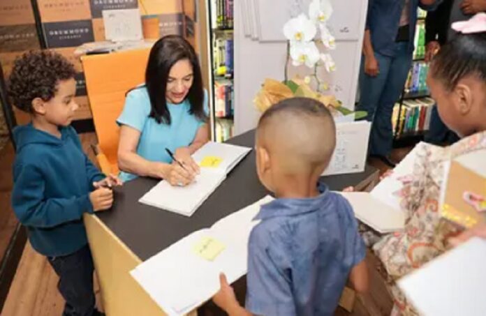 “ABC dos Coelhinhos”, de Lu Alckmin, é lançado pela editora Senac-DF em evento concorrido Brasilia