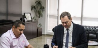 Fecomércio-DF e Fetracom-DF assinam nova Convenção Coletiva de Trabalho