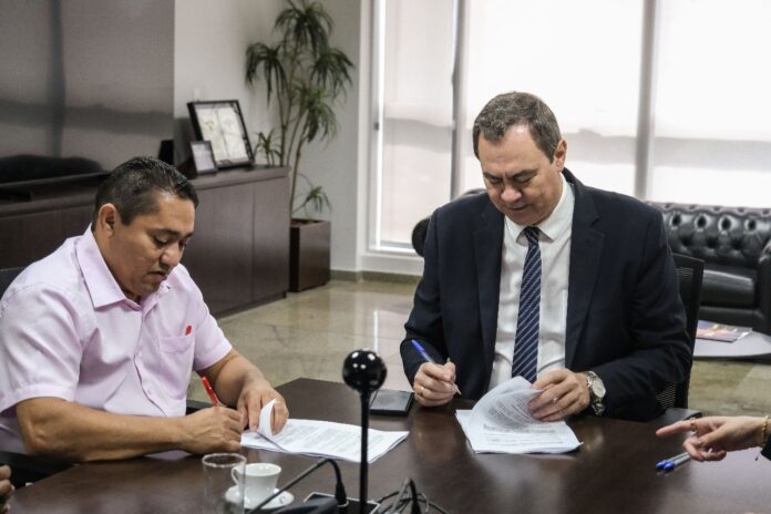 Fecomércio-DF e Fetracom-DF assinam nova Convenção Coletiva de Trabalho brasilia brasilia