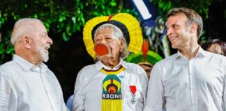 Cacique Raoni recebe honraria francesa e fala projeto de ferrovia na Amazônia
