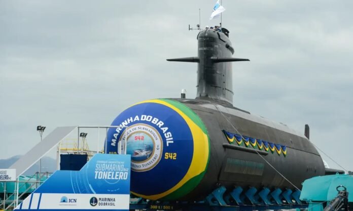Brasil e França Lançam Submarino Tonelero no Complexo Naval de Itaguaí politica