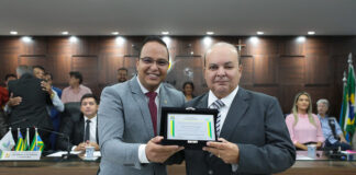 Governador enaltece papel do Entorno ao ser homenageado em Santo Antônio do Descoberto