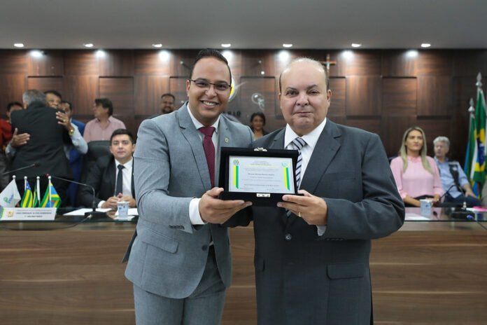 Governador enaltece papel do Entorno ao ser homenageado em Santo Antônio do Descoberto Brasília