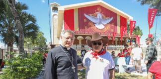 Milhares de fieis prestigiam Festa do Divino, em Planaltina