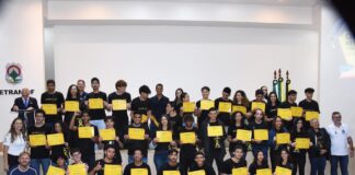 Estudantes são certificados por curso de cidadania no trânsito