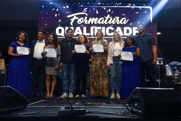 Mais de 10 mil alunos se formam no Qualifica DF brasilia