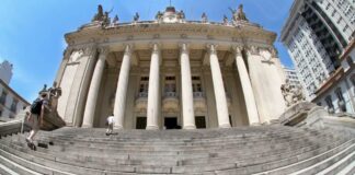 Conselho de ética da Alerj arquiva processo contra deputada Lucinha