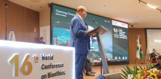 Em congresso mundial de medicina, governador destaca desafios e investimentos