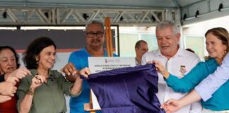 Nísia Trindade entrega ambulância do samu em Niterói