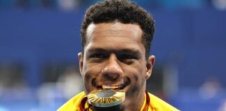 Gabrielzinho Brilha em Paris e Fatura Seu Segundo Ouro nos 50m Costas
