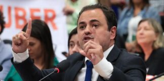 Relator no Conselho de Ética vota pela continuidade de processo contra Glauber Braga