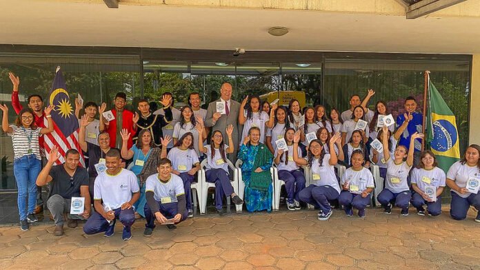 Estudantes do Entorno têm dia especial na Embaixada da Malásia brasilia