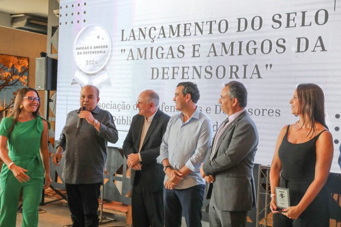 Governador e autoridades são reconhecidos com selo Amigas e Amigos da Defensoria brasilia
