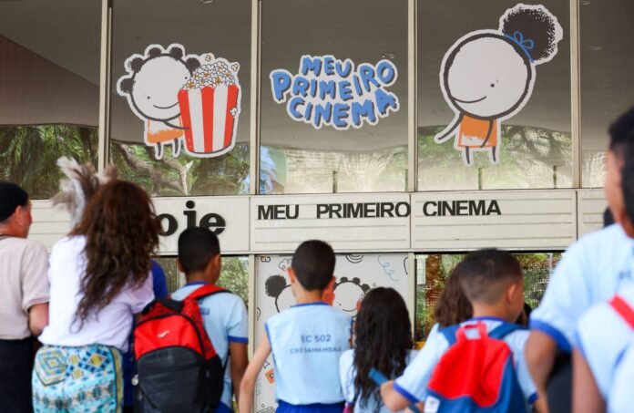 Alunos da rede pública visitam Cine Brasília para assistir a mostra internacional de curtas brasilia