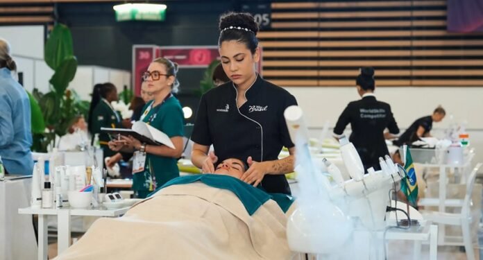 WorldSkills #Dia3: a entrega do bolo com as cores da França e os primeiros desafios com modelos reais brasilia
