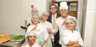 Alunos de gastronomia do Senac cozinham em eventos das embaixadas do Chile e do México