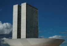 Câmara diz não ter sido comunicada sobre saída de ramagem do país