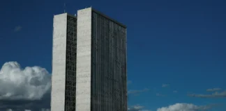 Câmara diz não ter sido comunicada sobre saída de ramagem do país