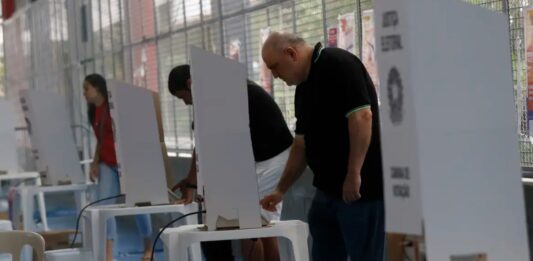 Portugal vai às urnas em segundo turno marcado por mau tempo