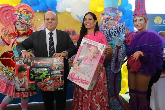 Solidariedade marca a doação de milhares de brinquedos no Dia D da campanha Vem Brincar Comigo brasilia
