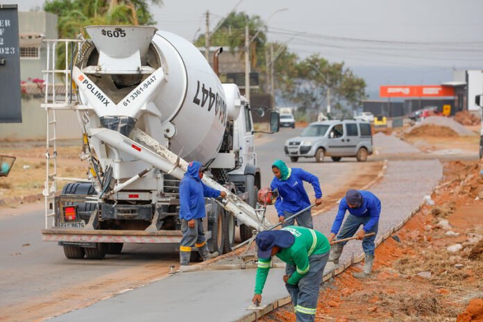 Cerca de R$ 2,6 milhões investidos em pavimentação e novas calçadas no Setor Placa da Mercedes brasilia