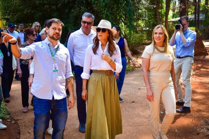 Rainha da Dinamarca visita Parque Jardim Botânico ao lado da vice-governadora Celina Leão brasilia