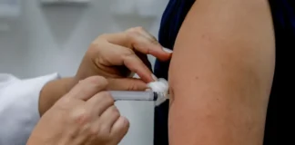 Vacinas contra dengue perto do vencimento poderão ser aplicadas fora da faixa etária original