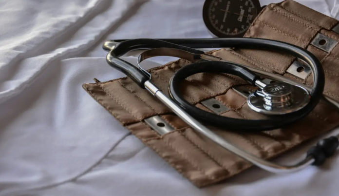 Aumento do Número de Médicos e Desafios da Saúde no Brasil em 2023 saude