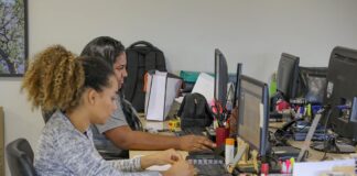 Desigualdade racial e de gênero persiste no mercado de trabalho, aponta IBGE