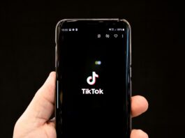 União Europeia acusa TikTok de falhar na proteção de crianças contra riscos online