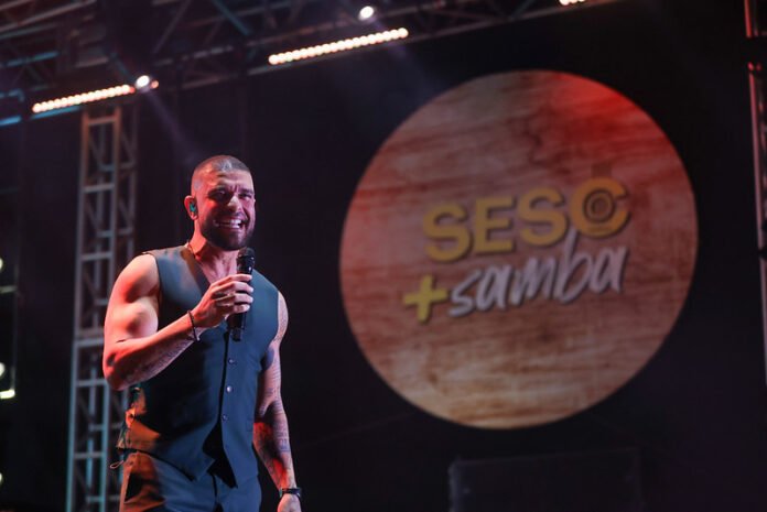 Sesc + Samba abre pré-carnaval e reúne 10 mil pessoas no Eixo Monumental brasilia