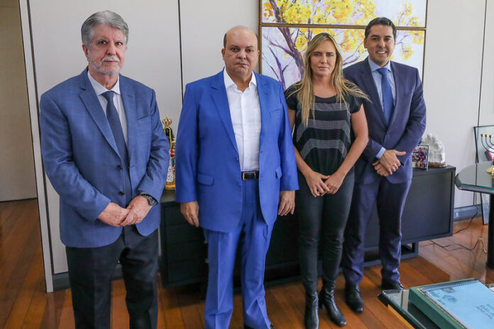 Governador empossa novo secretário de Saúde brasilia