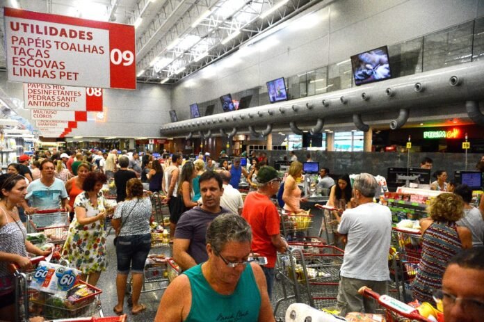 Comércio e serviços no DF crescem acima da expectativa e da média nacional brasilia