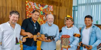 Lula recebe indígenas Yawalapiti e promete visita à Terra Indígena do Xingu