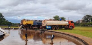 Espelho-d’água da Catedral de Brasília é reabastecido para evitar furtos durante o Carnaval
