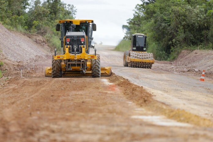 Terraplanagem na DF-205, em Sobradinho, marca início de nova etapa de pavimentação brasilia