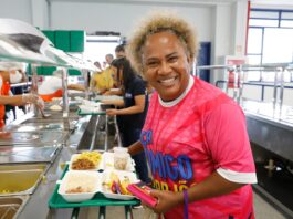 Oferta dos restaurantes comunitários cresce 34% com novas unidades e três refeições