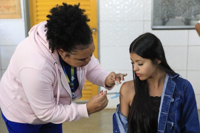 DF amplia vacinação contra HPV para adolescentes até 19 anos brasilia saude vacina