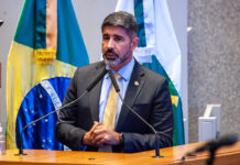 Roosevelt Vilela propõe fortalecer divulgação de projetos sociais no DF