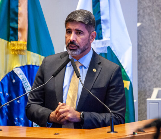 Roosevelt Vilela propõe fortalecer divulgação de projetos sociais no DF