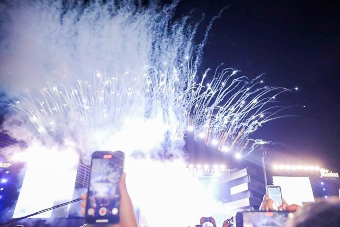 Queima de fogos marca a virada para o 21 de abril: Brasília completa 65 anos brasilia