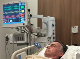 Bolsonaro é internado em Brasília para cirurgia no ombro