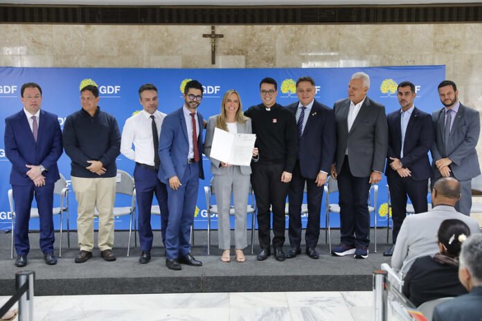 GDF alcança marca de 500 escrituras entregues para instituições religiosas e associações brasilia