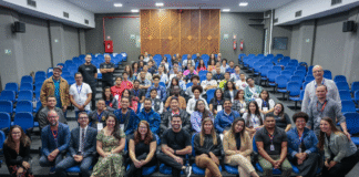 Programa gratuito forma jovens da periferia para o mercado de tecnologia