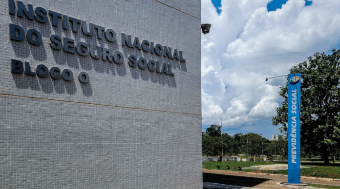 Fraude bilionária no INSS atinge vulneráveis: indígenas, doentes e analfabetos foram vítimas politica economia